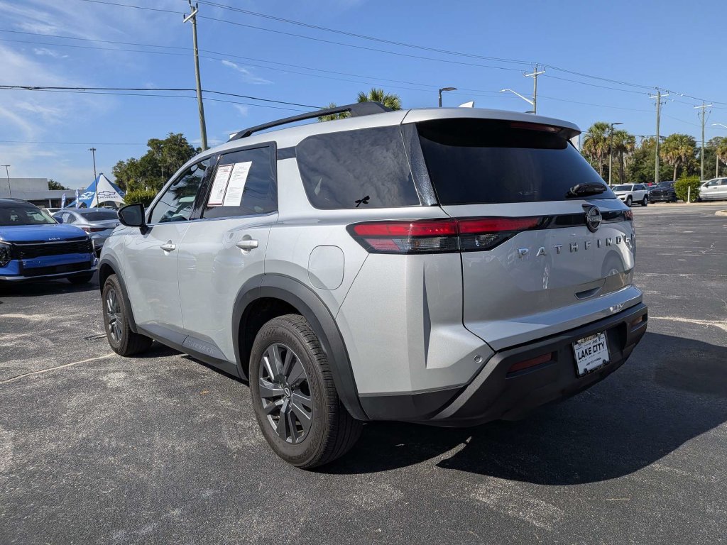 Used 2025 Nissan Pathfinder SV FWD image 4