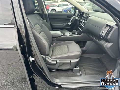 Used 2025 Nissan Pathfinder SV w/ Black Appearance Package AWD/4WD image 13