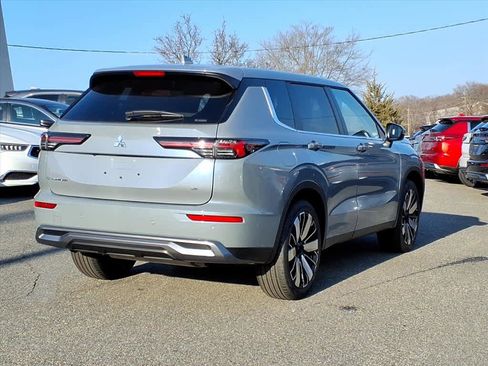 New 2026 Mitsubishi Outlander SE image 3