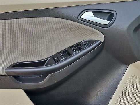 Used 2012 Ford Focus SE image 9