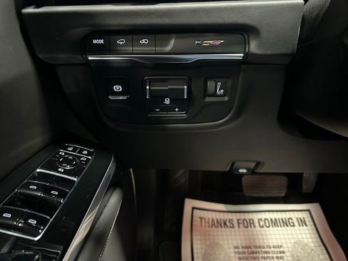 Used 2025 Cadillac Escalade V image 19