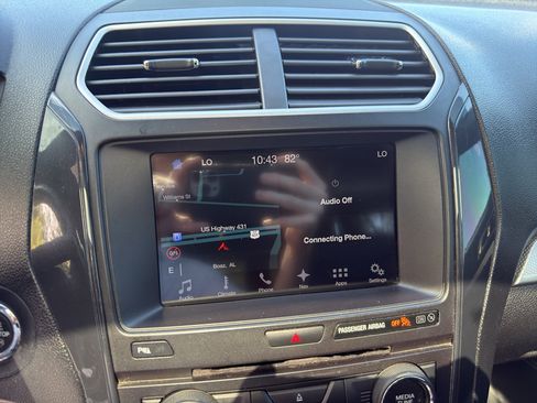 Used 2017 Ford Explorer XLT w/ Equipment Group 202A AWD/4WD image 10