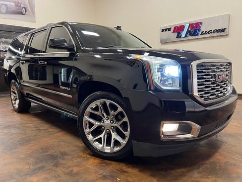 Used 2020 GMC Yukon XL Denali w/ Denali Premium Package RWD image 1