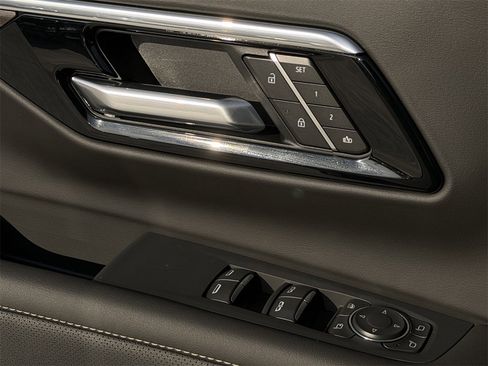 New 2026 Chevrolet Suburban Premier image 21