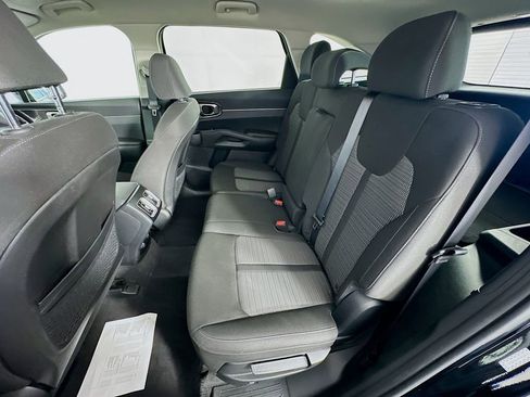 Used 2023 Kia Sorento LX image 29