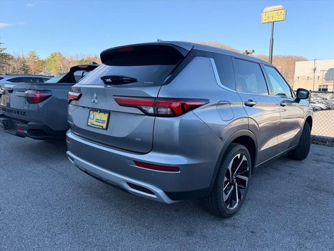 Used 2022 Mitsubishi Outlander SE image 28