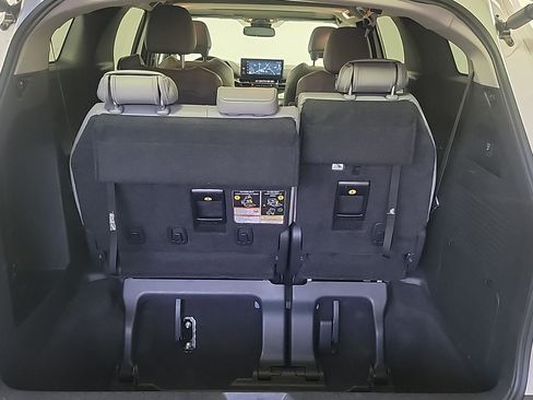 Used 2025 Toyota Sienna XLE w/ XLE Plus Package image 9