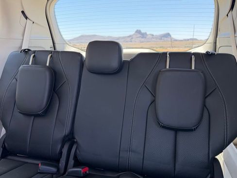 Used 2022 Chrysler Pacifica Touring-L FWD image 9