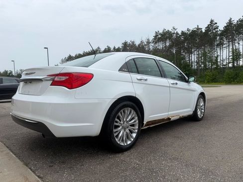 Used 2012 Chrysler 200 Limited FWD image 4