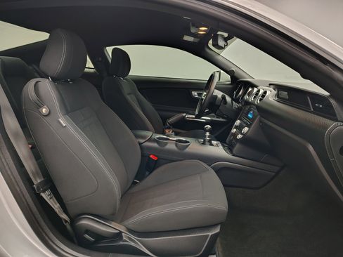 Used 2018 Ford Mustang Coupe image 23