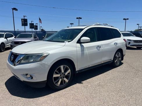 Used 2015 Nissan Pathfinder Platinum w/ Family Entertainment Package FWD image 7
