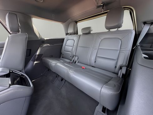 Used 2019 Lincoln Navigator Reserve AWD/4WD image 23