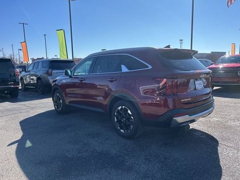 Used 2025 Kia Sorento S image 5