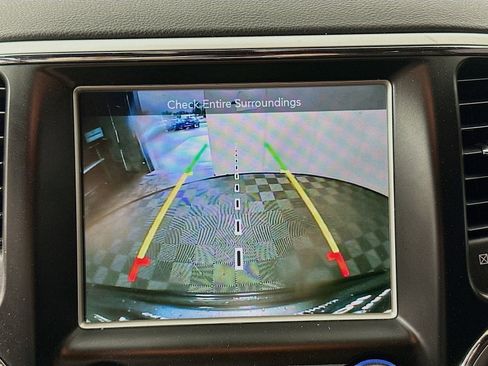Used 2015 Jeep Grand Cherokee Altitude AWD/4WD image 13