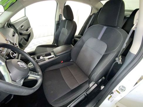 Used 2024 Nissan Sentra SV FWD image 14