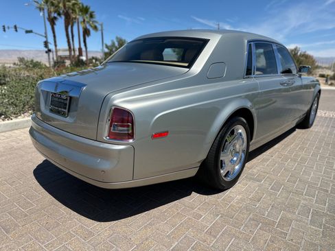 Used 2006 Rolls-Royce Phantom Sedan RWD image 16