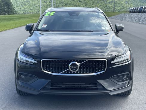 Used 2025 Volvo V60 B5 Cross Country Plus AWD/4WD image 9