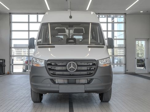 Used 2025 Mercedes-Benz Sprinter 2500 image 11
