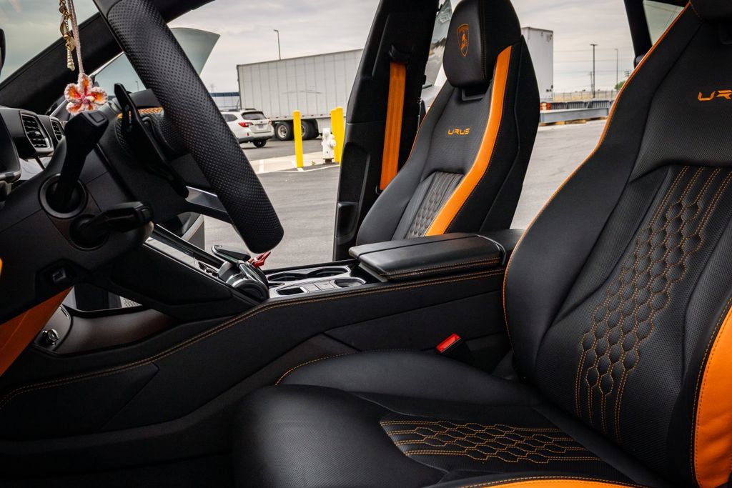 Used 2023 Lamborghini Urus S AWD/4WD image 13
