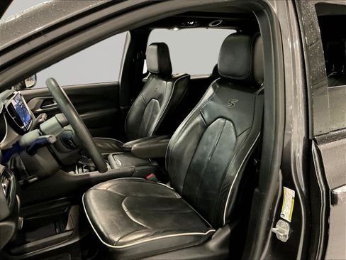 Used 2022 Chrysler Pacifica Limited w/ Uconnect Theater Family Group AWD/4WD image 19