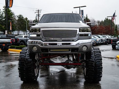 Used 2006 GMC Sierra 2500 SLT w/ Heavy-Duty Power Package image 9