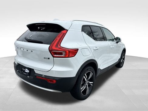 Used 2025 Volvo XC40 B5 Core image 7