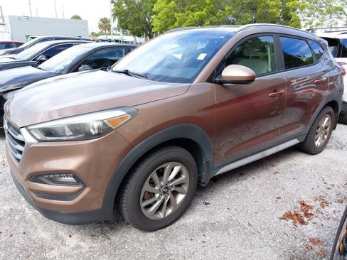 Used 2017 Hyundai Tucson SE w/ SE Popular Package 02 AWD/4WD image 1