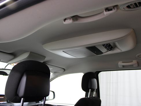 Used 2017 Dodge Grand Caravan SE w/ Power Window Group FWD image 18