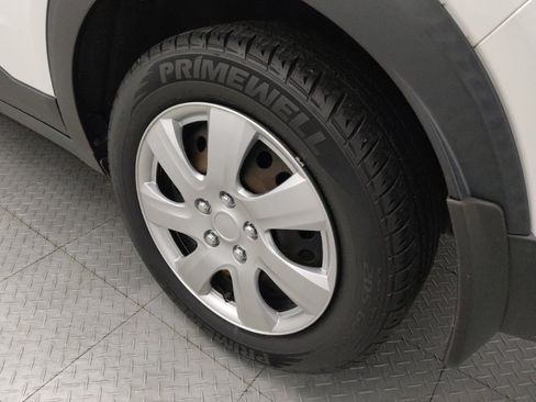 Used 2020 Nissan Kicks S image 31