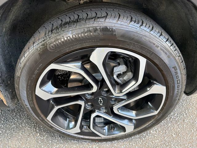 Used 2025 Chevrolet Trax RS w/ Sunroof Package FWD image 12