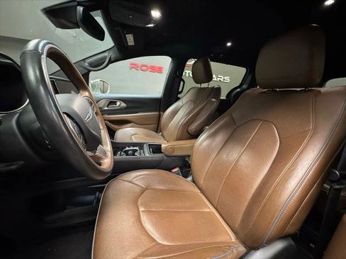 Used 2021 Chrysler Pacifica Limited w/ Premium & Safety Sphere Group image 8