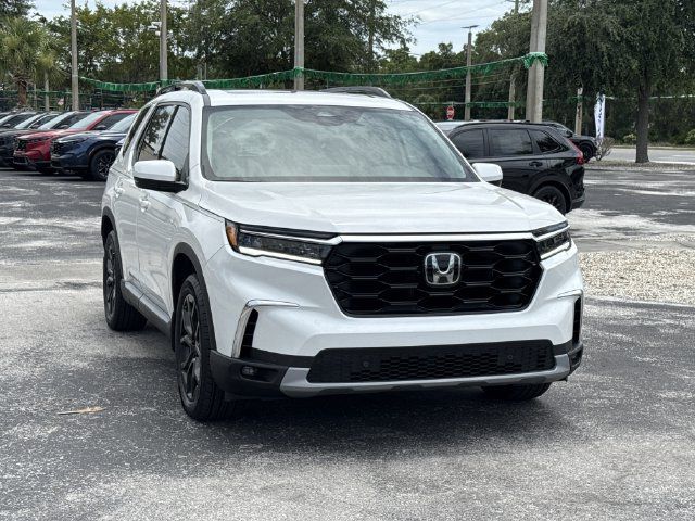 New 2025 Honda Pilot Touring image 3