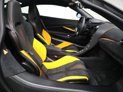 Used 2024 McLaren 750S RWD image 25