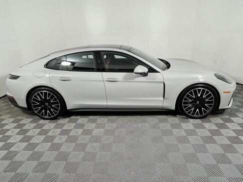Used 2025 Porsche Panamera image 8