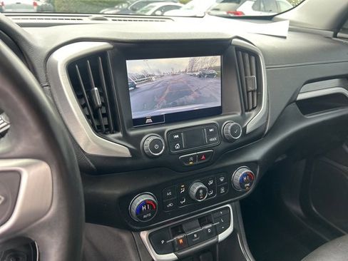 Used 2022 GMC Terrain SLT image 23