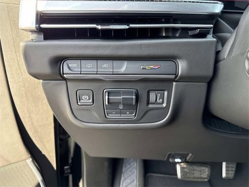 Used 2025 Cadillac Escalade ESV V image 32