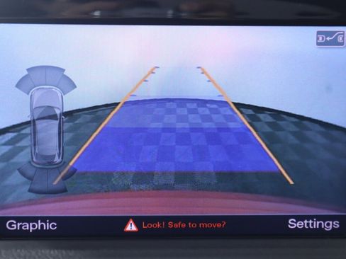 Used 2018 Audi Q3 2.0T Premium Plus image 18