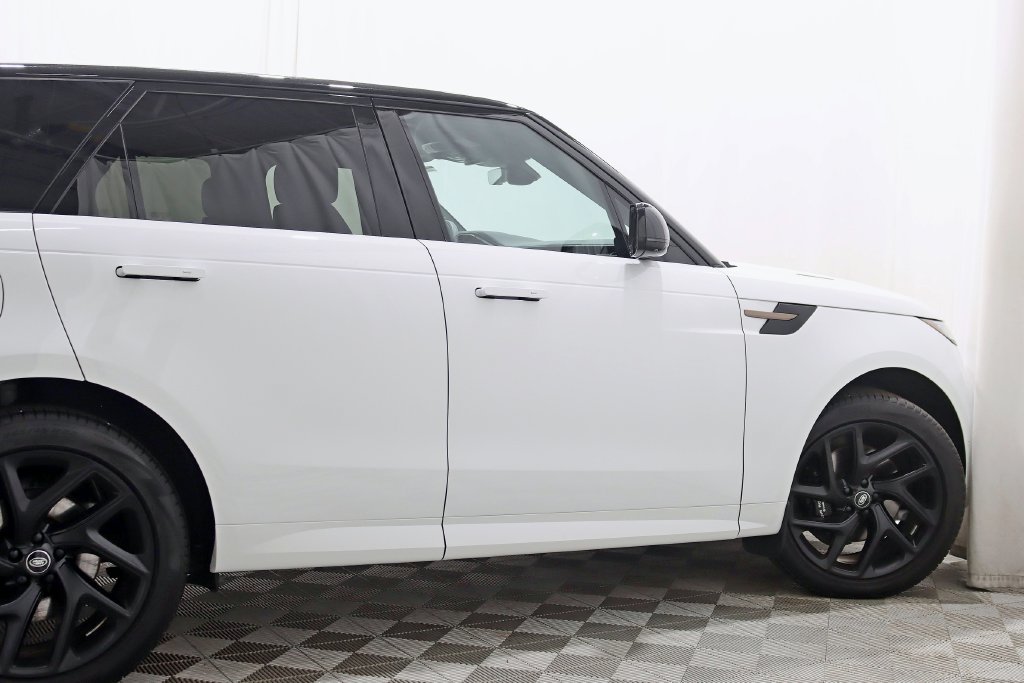 Used 2025 Land Rover Range Rover Sport Dynamic SE AWD/4WD image 11