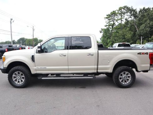 Used 2017 Ford F250 XLT w/ XLT Premium Package AWD/4WD image 6