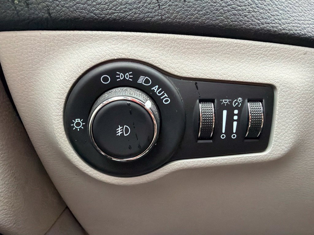 Used 2021 Jeep Compass Latitude FWD image 23