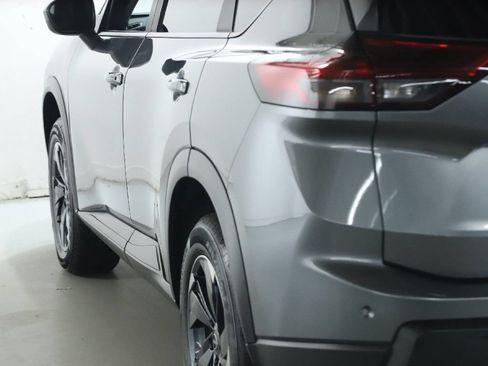Certified 2025 Nissan Rogue SV FWD image 39