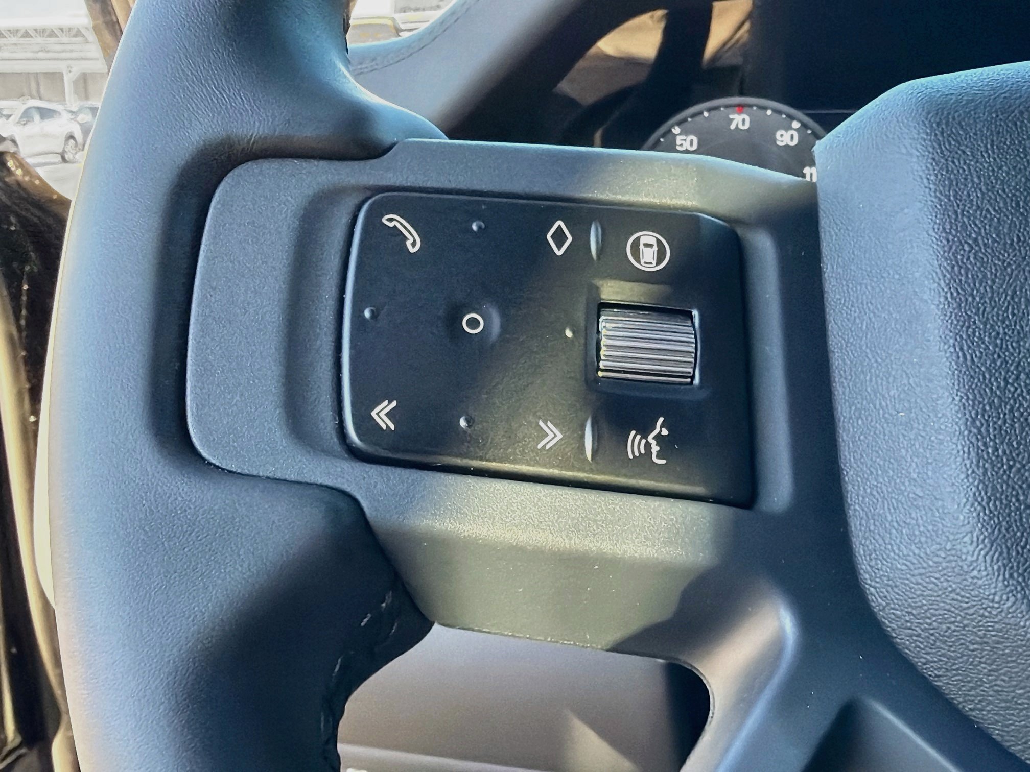 New 2026 Land Rover Defender 110 X-Dynamic SE AWD/4WD image 37