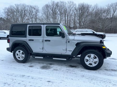 Used 2019 Jeep Wrangler Unlimited Sport S image 3