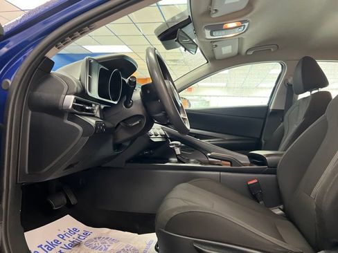 Used 2021 Hyundai Elantra SE FWD image 17
