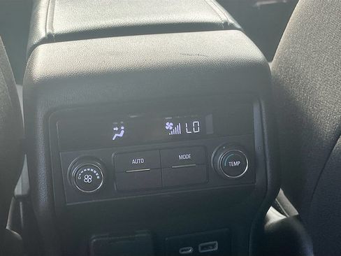 Used 2022 GMC Acadia SLE w/ Driver Convenience Package FWD image 24