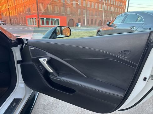 Used 2015 Chevrolet Corvette Z06 w/ 3LZ Preferred Equipment Group image 14