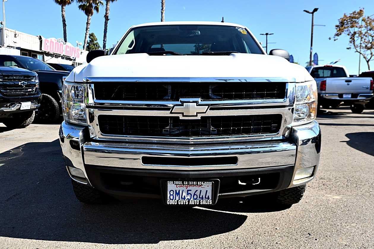 Used 2007 Chevrolet Silverado 2500 LT w/ 2LT Convenience Package RWD image 2