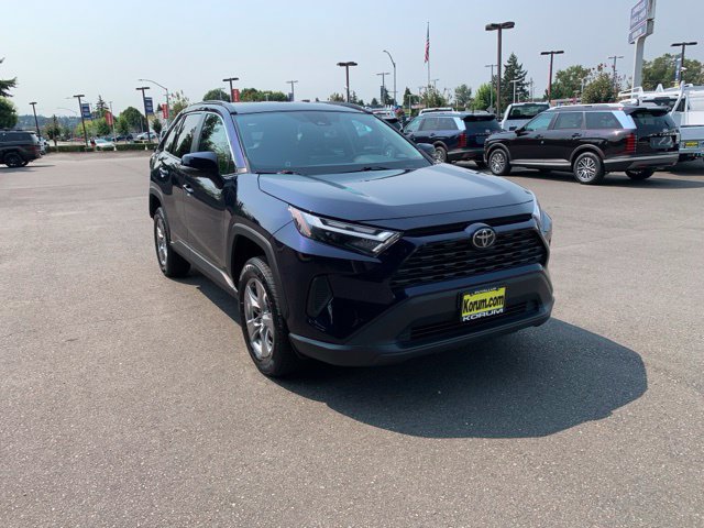 Used 2024 Toyota RAV4 XLE AWD/4WD image 7