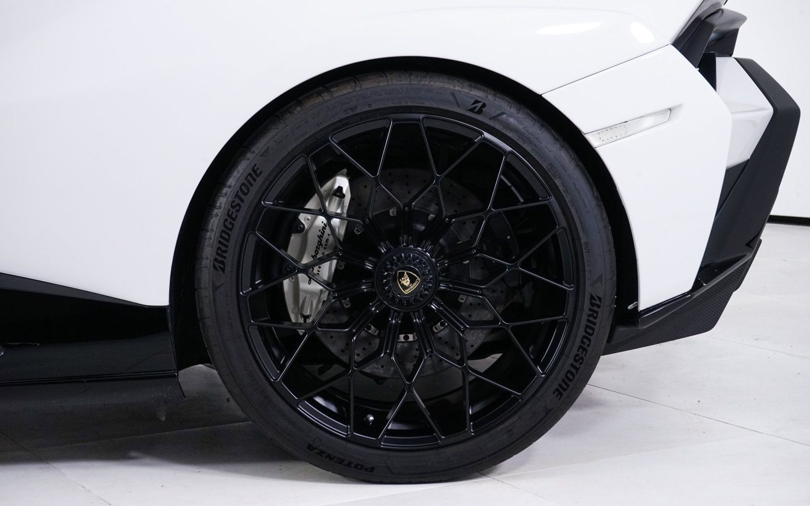 Used 2023 Lamborghini Huracan STO RWD image 12