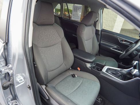 Used 2024 Toyota RAV4 XLE FWD image 26